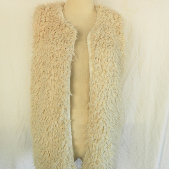 NWT Faux Fur Sherpa Lamb Fleece Lined Vest M - Picture 3 of 5